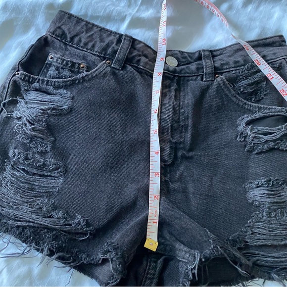 TOPSHOP Washed Black Distressed High Rise Denim Shorts - Picture 7 of 9